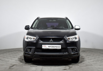 Подержанный автомобиль Mitsubishi ASX 2011 года (2 фото)