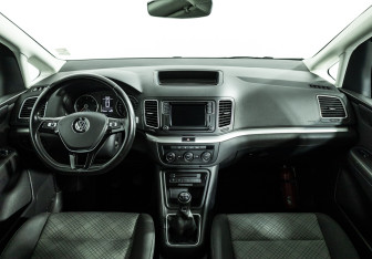 Подержанный автомобиль Volkswagen Sharan 2019 года (13 фото)