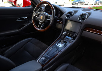 Подержанный автомобиль Porsche Cayman 2018 года (71 фото)