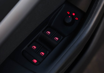 Подержанный автомобиль Audi Q3 2016 года (24 фото)