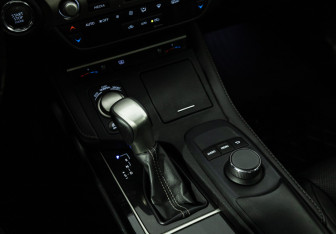 Подержанный автомобиль Lexus ES 2015 года (17 фото)