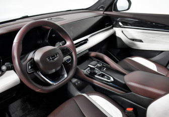 Подержанный автомобиль Geely Monjaro 2023 года (9 фото)