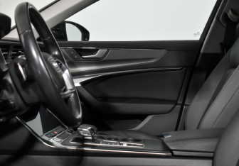 Подержанный автомобиль Audi A6 Sedan 2019 года (13 фото)