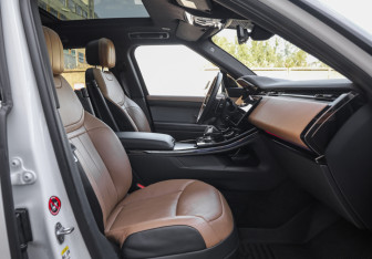 Подержанный автомобиль Land Rover Range Rover Sport 2022 года (26 фото)