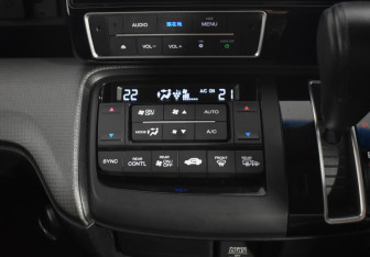 Подержанный автомобиль Honda Stepwgn 2018 года (16 фото)