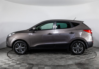 Подержанный автомобиль Hyundai ix35 2015 года (8 фото)
