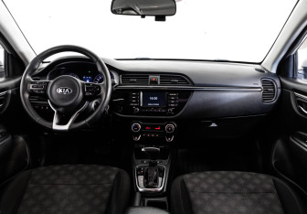 Подержанный автомобиль Kia Rio Sedan 2017 года (10 фото)