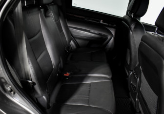 Подержанный автомобиль Kia Sorento 2015 года (12 фото)