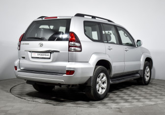 Подержанный автомобиль Toyota Land Cruiser Prado 2008 года (5 фото)