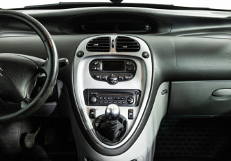 Подержанный автомобиль Citroen Xsara Picasso 2006 года (14 фото)
