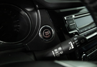 Подержанный автомобиль Nissan X-Trail 2017 года (16 фото)
