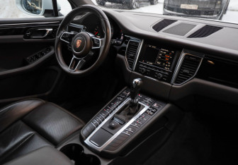 Подержанный автомобиль Porsche Macan 2015 года (11 фото)