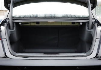 Подержанный автомобиль Hongqi H5 2024 года (35 фото)