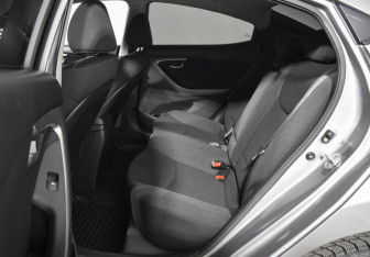 Подержанный автомобиль Hyundai Elantra Sedan 2011 года (11 фото)