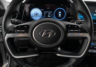 Подержанный автомобиль Hyundai Elantra Sedan 2022 года (18 фото)