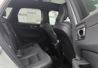 Подержанный автомобиль Volvo XC60 2019 года (16 фото)