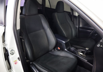 Подержанный автомобиль Toyota RAV4 2013 года (19 фото)