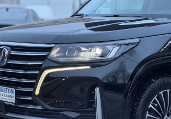 Подержанный автомобиль Changan CS95 2023 года (8 фото)