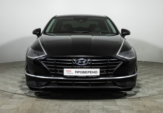 Подержанный автомобиль Hyundai Sonata 2020 года (2 фото)