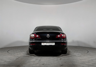 Подержанный автомобиль Volkswagen Passat CC 2011 года (6 фото)