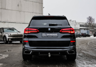 Подержанный автомобиль BMW X5 2019 года (8 фото)