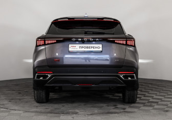 Подержанный автомобиль Omoda C5 2024 года (10 фото)
