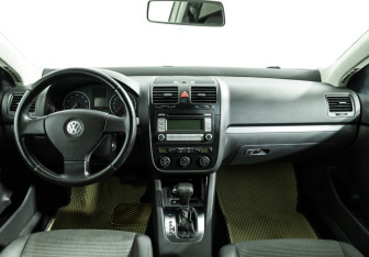 Подержанный автомобиль Volkswagen Jetta Sedan 2009 года (13 фото)