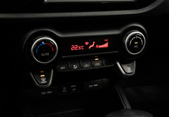 Подержанный автомобиль Kia Rio Hatchback 2019 года (16 фото)