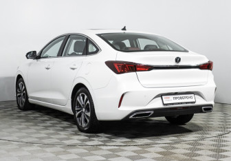 Подержанный автомобиль Changan Eado Plus 2023 года (7 фото)