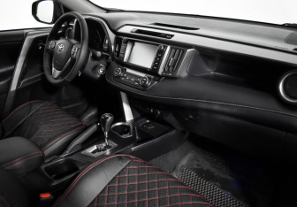 Подержанный автомобиль Toyota RAV4 2017 года (12 фото)