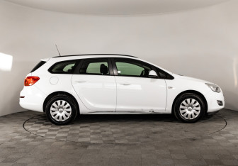 Подержанный автомобиль Opel Astra Wagon 2012 года (4 фото)