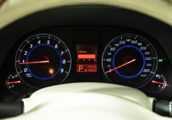Подержанный автомобиль Infiniti FX 2010 года (12 фото)