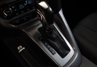 Подержанный автомобиль Ford Focus Hatchback 2012 года (16 фото)