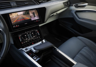 Подержанный автомобиль Audi e-tron Sportback 2021 года (25 фото)