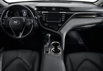 Подержанный автомобиль Toyota Camry Sedan 2018 года (16 фото)
