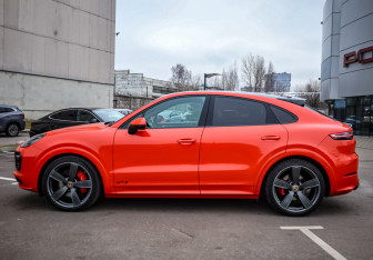 Подержанный автомобиль Porsche Cayenne 2021 года (11 фото)