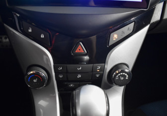 Подержанный автомобиль Chevrolet Cruze Sedan 2012 года (17 фото)