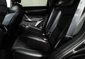 Подержанный автомобиль Geely Atlas Pro 2023 года (10 фото)