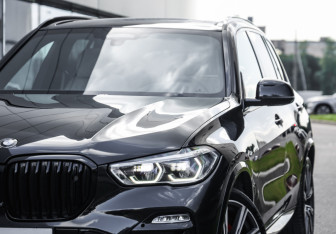 Подержанный автомобиль BMW X5 2021 года (2 фото)
