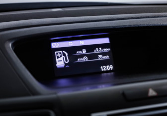 Подержанный автомобиль Honda CR-V 2015 года (16 фото)