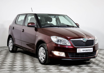 Подержанный автомобиль Skoda Fabia Hatchback 2012 года (3 фото)