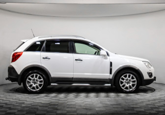 Подержанный автомобиль Opel Antara 2014 года (4 фото)