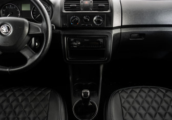 Подержанный автомобиль Skoda Fabia Hatchback 2013 года (13 фото)