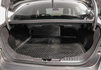 Подержанный автомобиль Ford Focus Sedan 2013 года (24 фото)