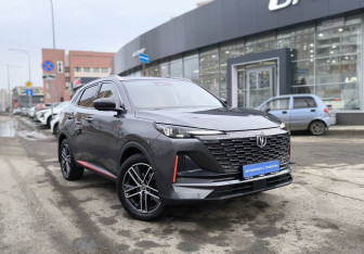 Подержанный автомобиль Changan UNI-S 2024 года (3 фото)
