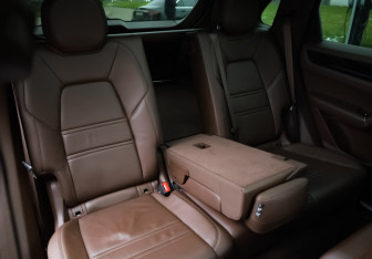 Подержанный автомобиль Porsche Cayenne 2019 года (30 фото)