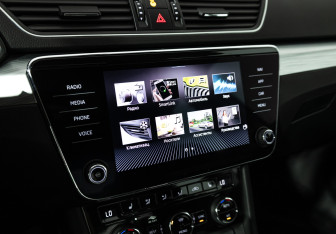 Подержанный автомобиль Skoda Superb Liftback 2020 года (19 фото)