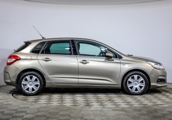 Подержанный автомобиль Citroen C4 Hatchback 2011 года (4 фото)