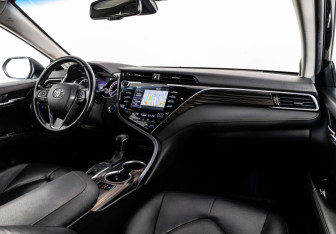 Подержанный автомобиль Toyota Camry Sedan 2019 года (10 фото)