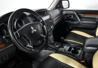 Подержанный автомобиль Mitsubishi Pajero 2007 года (9 фото)